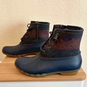 Sperry Lace Up Duck Boots Size 10